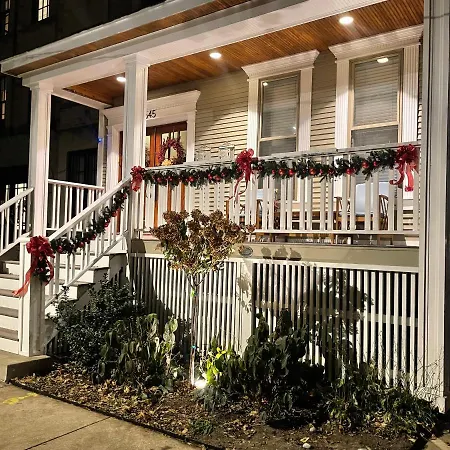 Stylish 2-Bedroom Flat In Lincoln Park